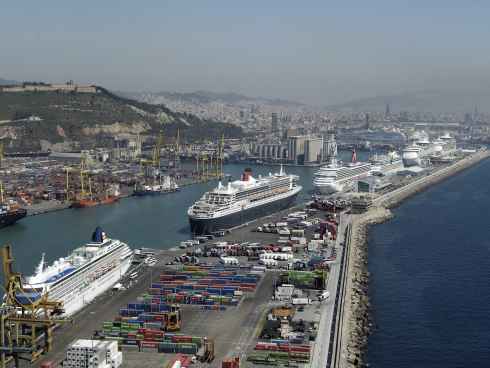 Barcelona supera los 2 millones de pasajeros de cruceros y ferrys durante los 7 primeros meses del ao
