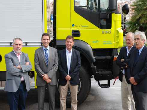 Presentacin del nuevo camin de bomberos de AEQT-Port de Tarragona
