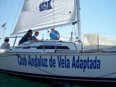 Paradores de Turismo y el Club Andaluz de Vela Adaptada 1 acercan la navegacin a vela a distintos colectivos de discapacitados