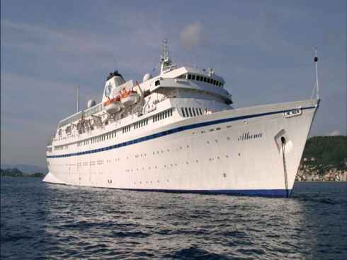 Athena el primer crucero con sede en Australia que visitar  Pare Pare, en Indonesia