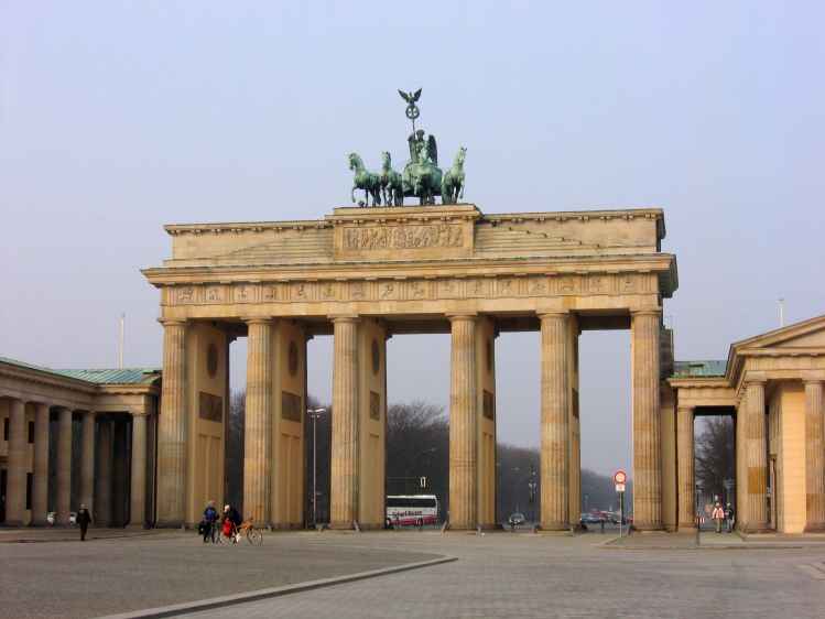 Editorial - Berlin Mitte, turismo histórico persiguiendo el pasado 