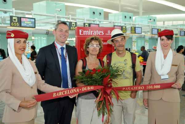 Emirates felicita al pasajero nmero 100.000 de Barcelona