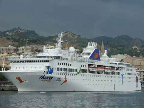 Primera salida de IberoCruceros desde Vigo