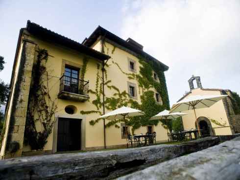 El Hotel Palacio de Cutre propone una escapada al Festival de la Avellana