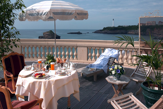 Hotel du Palais - Biarritz, Francia - 5 Estrellas de Lujo Resort & Spa- comida en la terraza