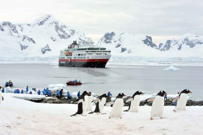 Hurtigruten presenta sus cruceros a la Antrtida 2013/2014