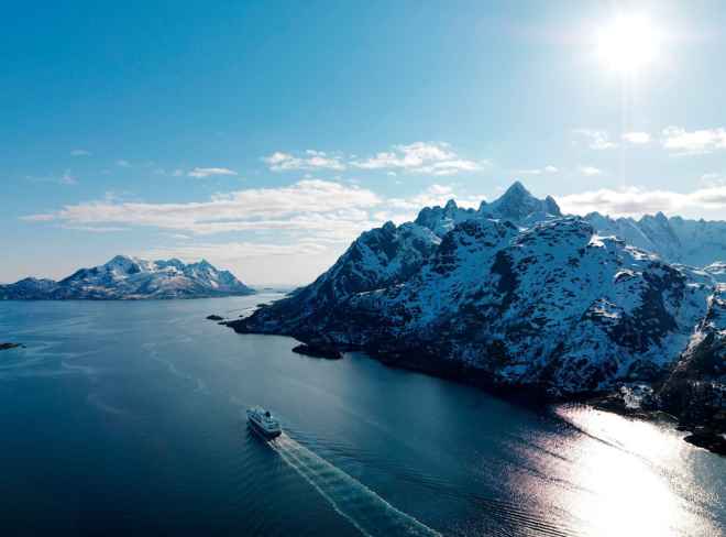 Hurtigruten presenta sus cruceros a Noruega, Groenlandia, Spitsbergen y Antártida