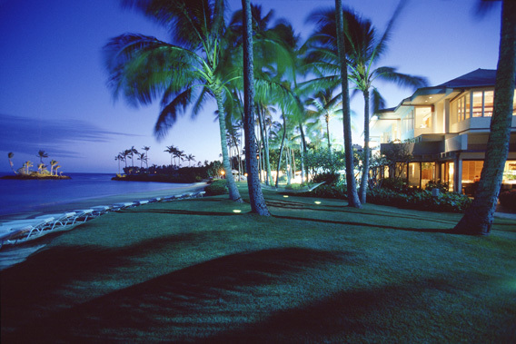 The Kahala Hotel & Resort - Honolulu, Hawai - atardecer en los jardines de Hawai
