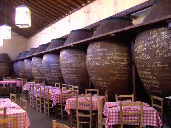 El mtico Mesn Cuevas del Vino presenta sus platos de otoo