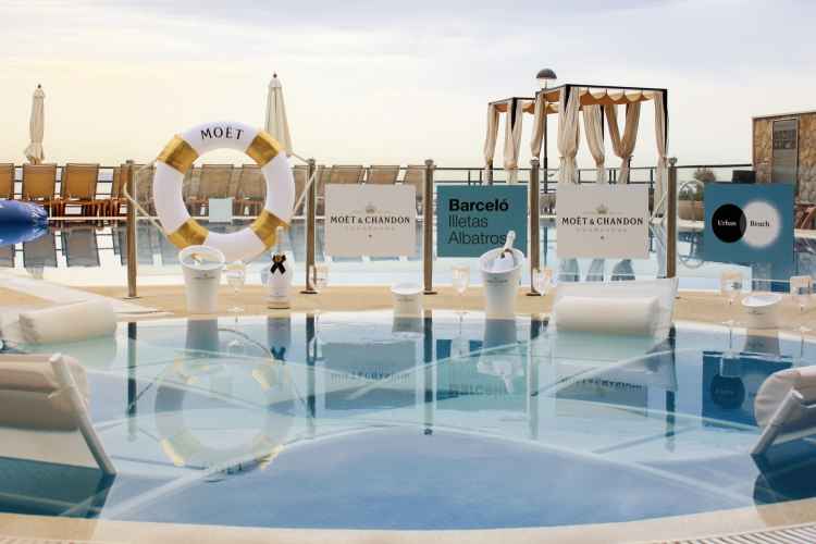 Barcel Illetas Albatros presenta su piscina Met Champagne Pool