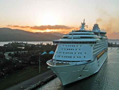 El capitn del crucero Carnival Magic insta al puerto de  Montego Bay a hacer cambios