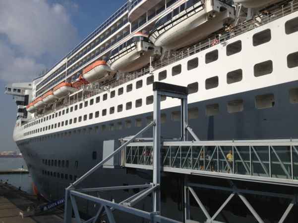 El crucero Queen Mary 2 visita Barcelona