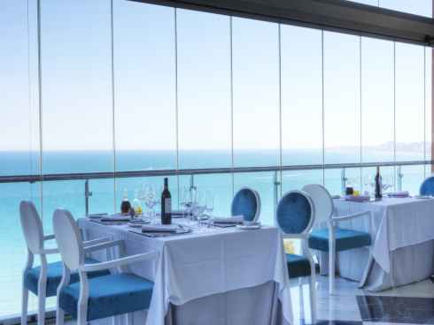 Hydros Hotel Boutique Spa & Wellness del Complejo Holiday World abrió su restaurante Mar y tierra HYDROS