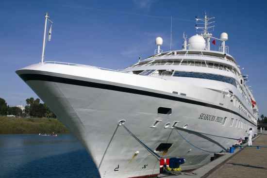 El Puerto de Sevilla recibe al crucero de lujo Seabourn Pride