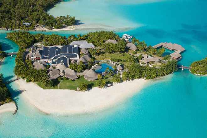 St. Regis Bora Bora pone el Wi-Fi gratis hasta en las palmeras