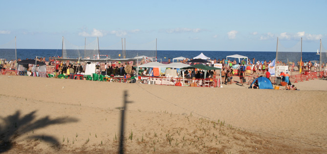 Los Bomberos de la Generalitat celebran el II Torneo de voley-playa en Matar (Maresme)