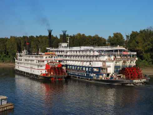 The Great American Steamboat Company navega el Mississippi