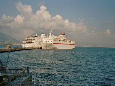 El crucero Costa Mediterranea  atraca en los muelles de Alanya
